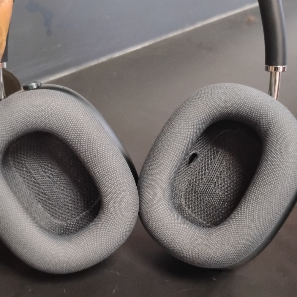 Air Pod Max - Picture 3 of 3
